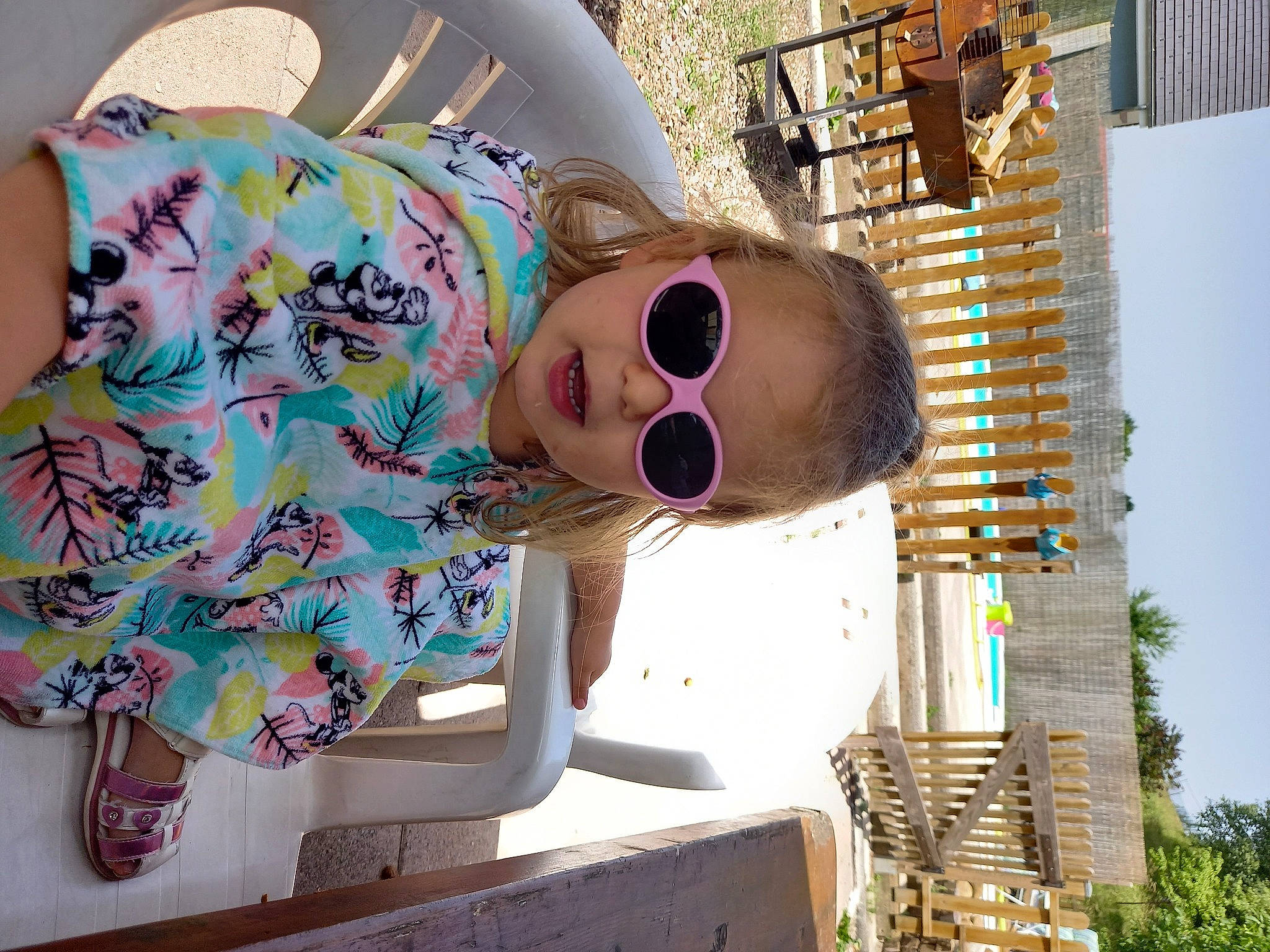 Lindsey participe au concours pour gagner de l'argent avec cette photo : baby_toddler_clothing, beauty, child, eyewear, fun, glasses, goggles, happy, leisure, pattern, person, plant, sky, smile, summer, sunglasses, t_shirt, tourism, travel, tree