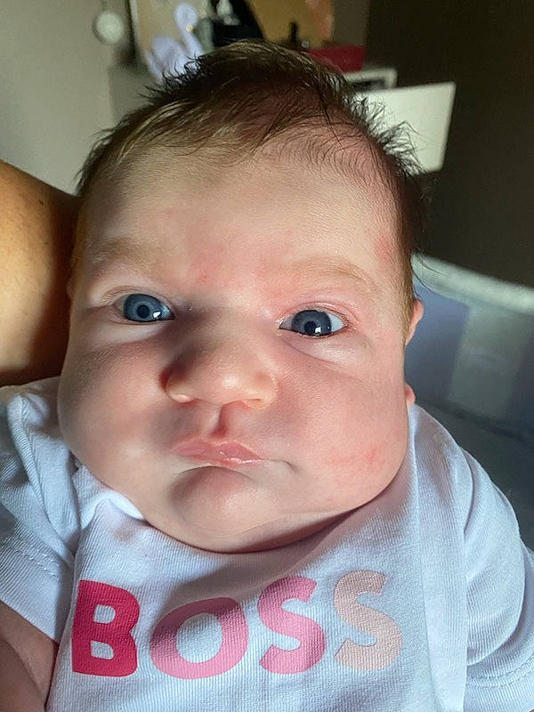 Zoé participe au concours pour gagner de l'argent avec cette photo : baby, baby_toddler_clothing, cheek, child, chin, comfort, ear, eyebrow, eyelash, fun, happy, iris, lip, mouth, nose, person, skin, sleeve, thumb, toddler