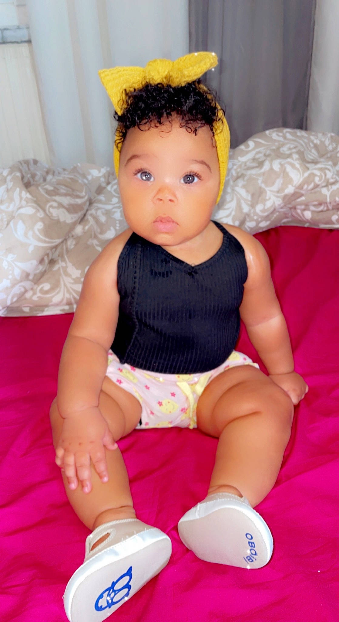 Kayllah participe au concours pour gagner de l'argent avec cette photo : abdomen, baby, baby_toddler_clothing, beauty, child, finger, happy, human_body, human_leg, knee, person, pink, shorts, skin, sleeve, sock, surprise, textile, thigh, toddler