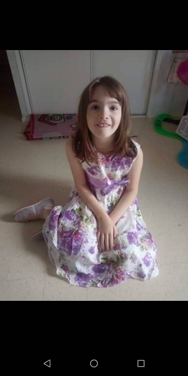 émilie a rejoint le concours — aidez-le/la à gagner de superbes lots ! child, child_model, clothing, dress, joy, leg, long_hair, person, pink, play, purple, sitting, thigh, toddler