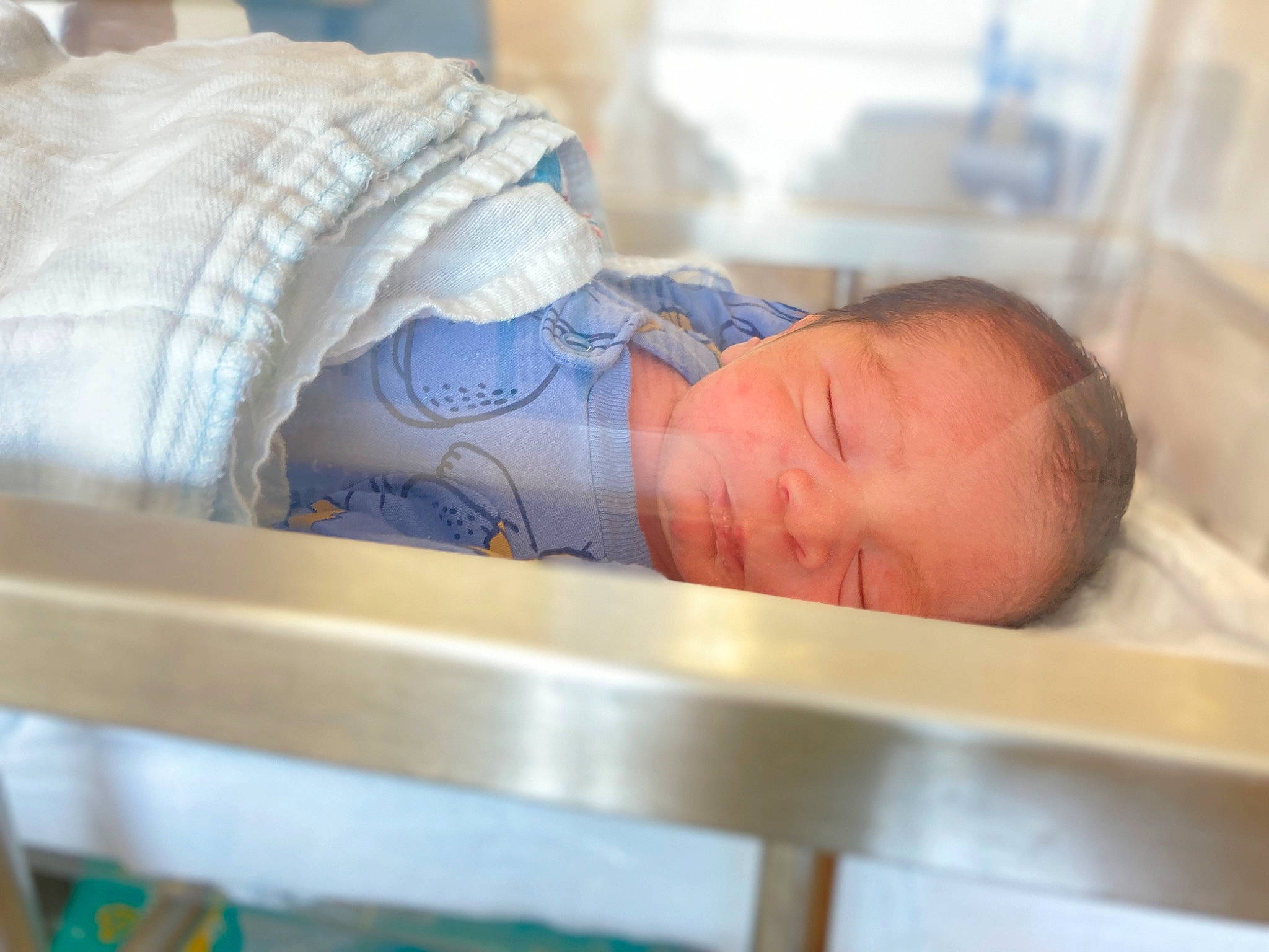 Elian joined the competition — help win amazing prizes! baby, baby_products, baby_safety, baby_sleeping, bedtime, child, childbirth, comfort, health_care, hospital, hospital_bed, infant_bed, linens, medical, medical_equipment, nap, patient, person, room, service