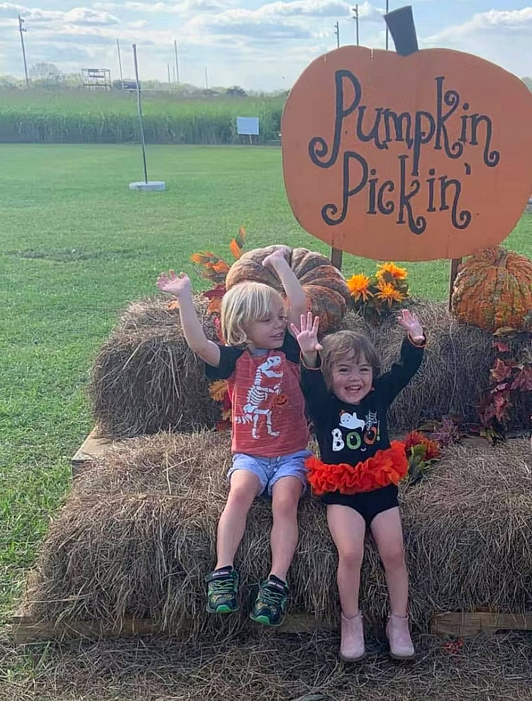 Milena is registered to the contest to win money with this photo: _and_melon_family, _gourd, agriculture, baby_toddler_clothing, calabaza, cucumber, cucurbita, farm, field, gourd, grass_family, hay, holiday, joy, love, person, prairie, produce, pumpkin, signage