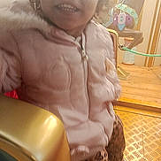 Mya a rejoint le concours — aidez-le/la à gagner de superbes lots ! child, toddler, pink_jacket, smile, teeth, face, leopard_leggings, carousel_horse, amusement_ride, seat, indoor, wooden_floor, metal_floor, blur, candid, happy, winter_clothing, shoe, scarf, closeup