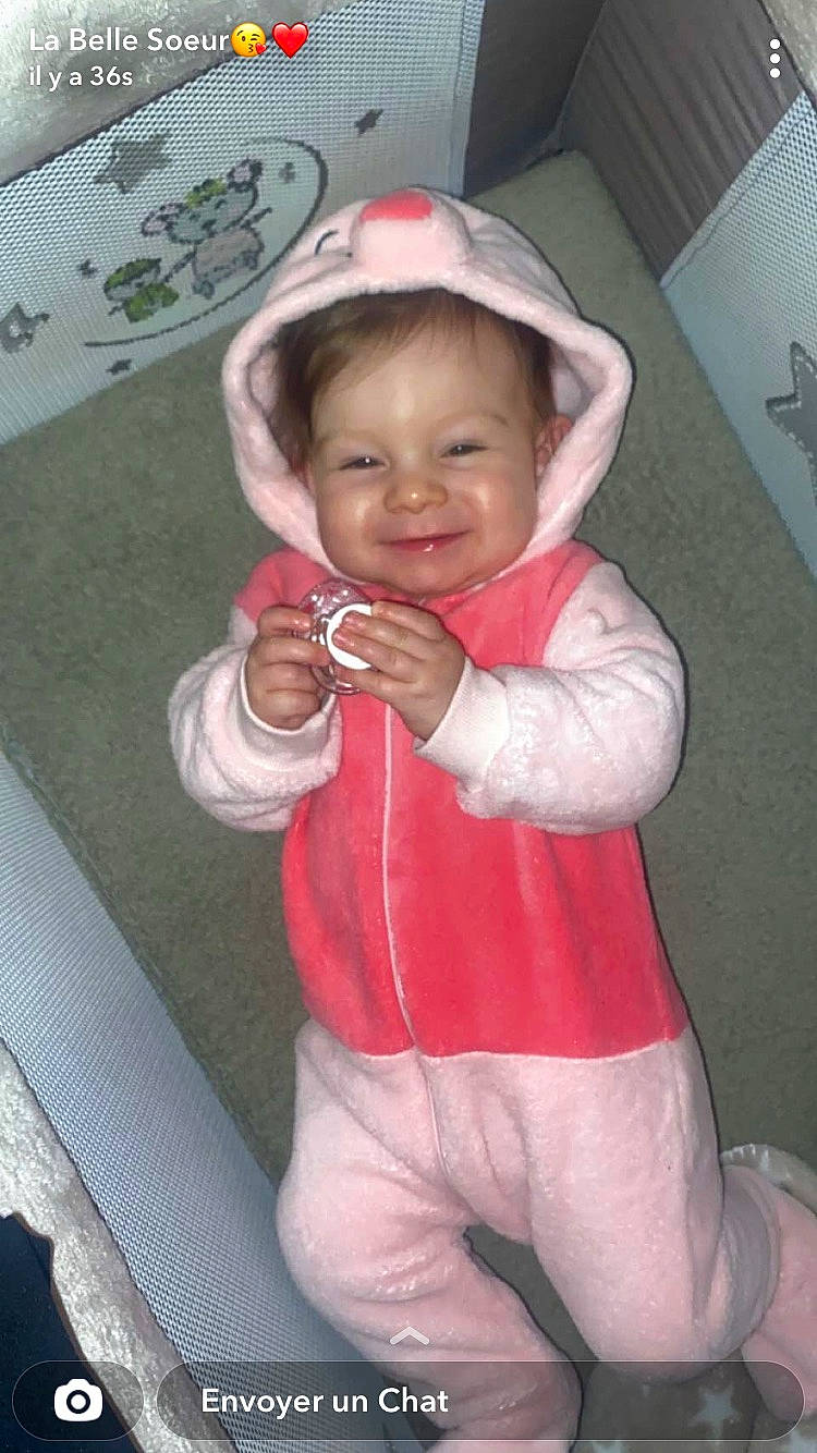 Marie participe au concours pour gagner de l'argent avec cette photo : baby, baby_toddler_clothing, cap, cheek, dress, eye, face, finger, gesture, hair, happy, head, human_body, joy, lip, outerwear, person, pink, skin, sleeve