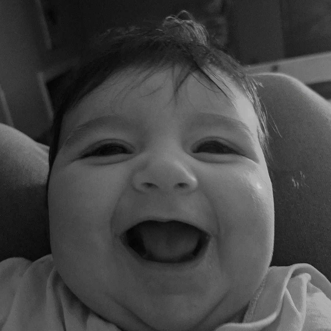 Letty a rejoint le concours — aidez-le/la à gagner de superbes lots ! baby, child, chubby_cheeks, closeup, clothing, cute, expression, face, hair, happy, head, indoors, infant, joy, laugh, mouth, person, portrait, skin, smile