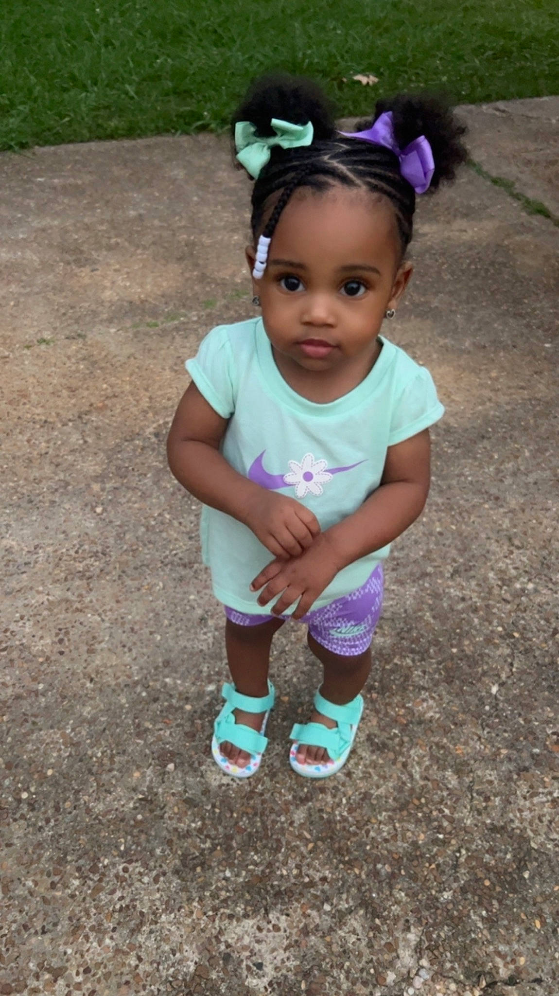 Aveah is registered to the contest to win money with this photo: asphalt, baby_toddler_clothing, child, eye, face, fashion_accessory, fun, grass, hair, hair_accessory, happy, head, knee, magenta, person, pink, sleeve, sock, soil, t_shirt