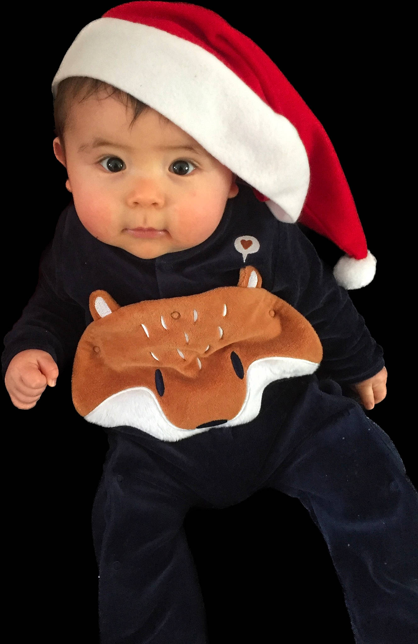 Léandre a rejoint le concours — aidez-le/la à gagner de superbes lots ! baby, baby_products, baby_toddler_clothing, carmine, cheek, child, christmas, collar, costume, costume_hat, event, hat, headgear, headwear, holiday, human_body, person, santa_claus, sitting, sleeve