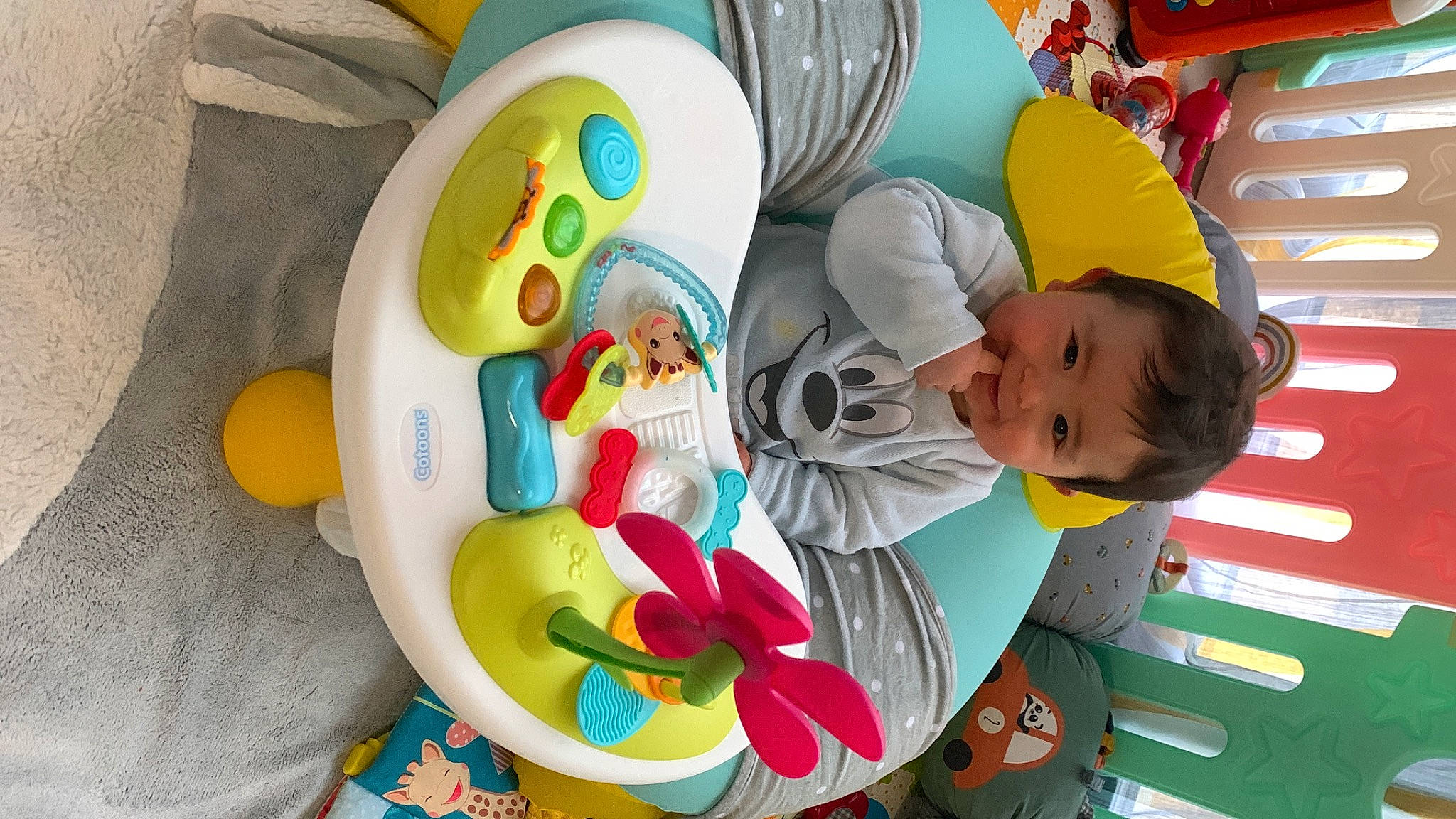 Léandre participe au concours pour gagner de l'argent avec cette photo : art, baby, baby_products, baby_toys, child, circle, event, fun, illustration, joy, leisure, party_supply, person, plastic, play, product, recreation, room, stuffed_toy, textile