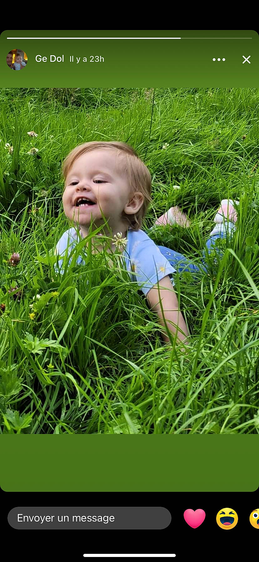 Milla a rejoint le concours — aidez-le/la à gagner de superbes lots ! baby, baby_toddler_clothing, flower, grass, grassland, groundcover, happy, landscape, lawn, leisure, meadow, natural_environment, natural_landscape, people_in_nature, person, plant, smile, terrestrial_plant, toddler, vegetation