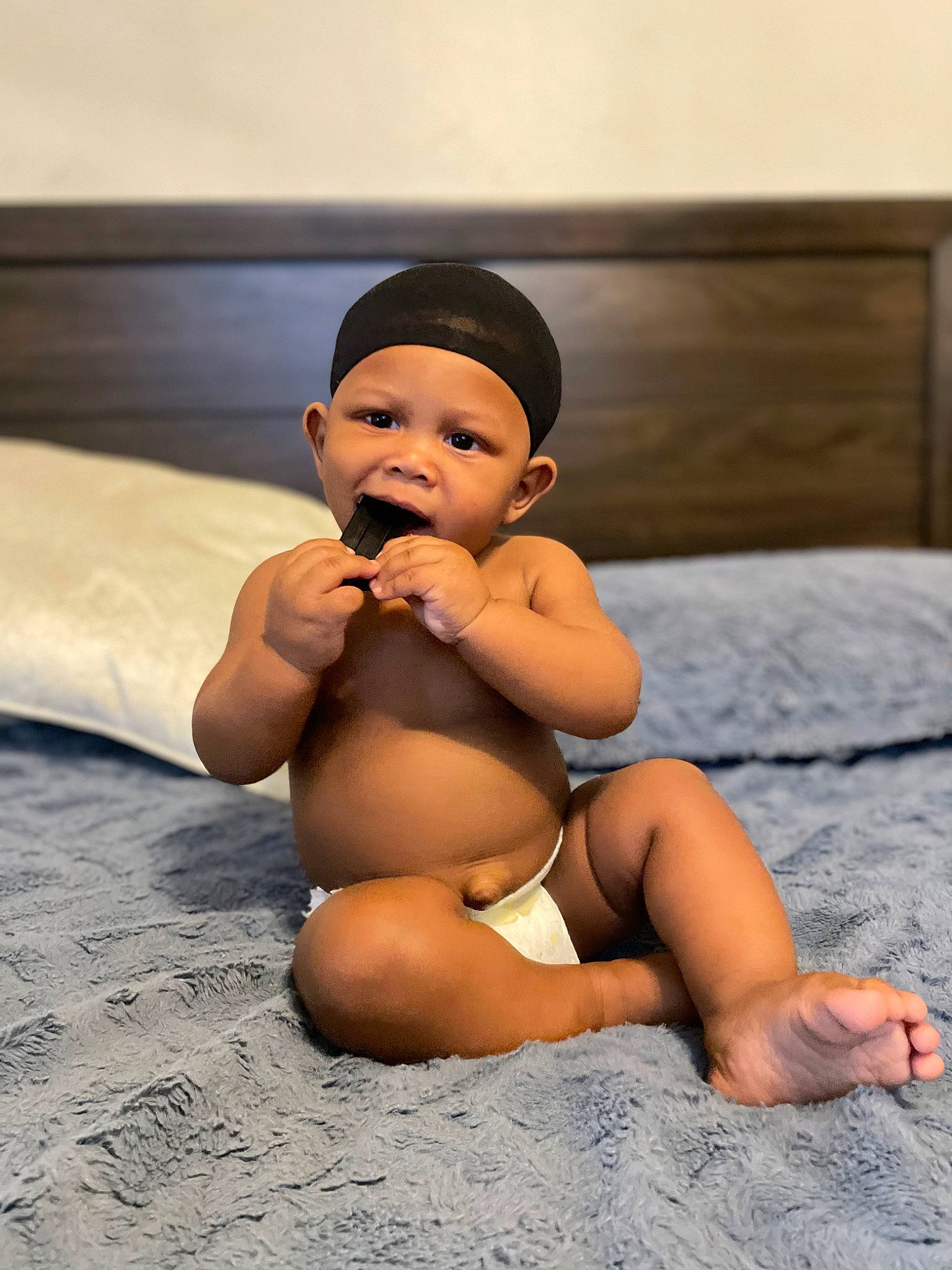 Kaison is registered to the contest to win money with this photo: abdomen, baby, barefoot, black_hair, chest, comfort, flash_photography, floor, flooring, foot, headwear, human_body, human_leg, knee, leg, person, skin, stomach, thigh, thumb