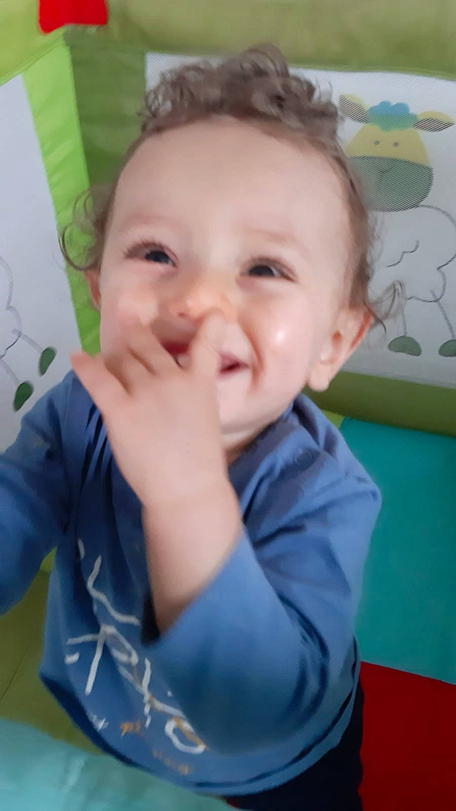 Massil a rejoint le concours — aidez-le/la à gagner de superbes lots ! baby_toddler_clothing, cheek, ear, eye, eyelash, face, finger, forehead, gesture, green, happy, iris, joy, lip, mouth, nose, person, skin, sleeve, smile