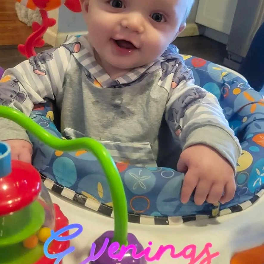 Kysen is registered to the contest to win money with this photo: baby, balloon, birthdaycake, cake, cream, dessert, face, food, happy, head, icing, indoors, laughing, people, person, photography, portrait, sitting, smile, toy