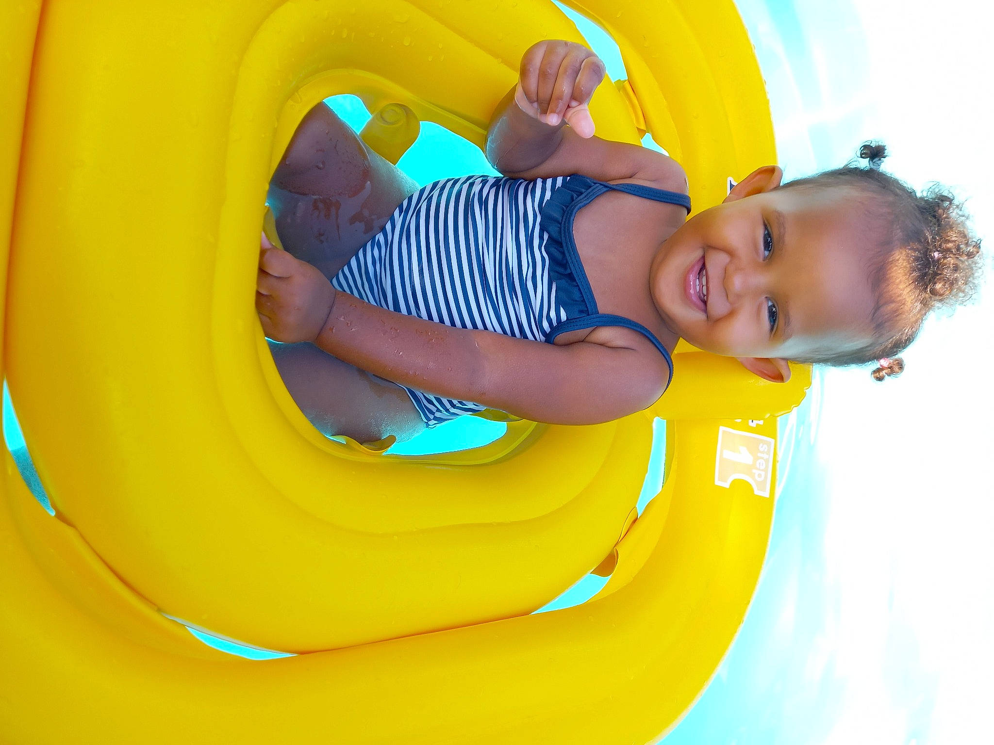 Kadija a rejoint le concours — aidez-le/la à gagner de superbes lots ! baby, baby_toddler_clothing, child, chute, cloud, electric_blue, fun, happy, inflatable, joy, leisure, nonbuilding_structure, organ, outdoor_play_equipment, person, play, playground, playground_slide, recreation, smile