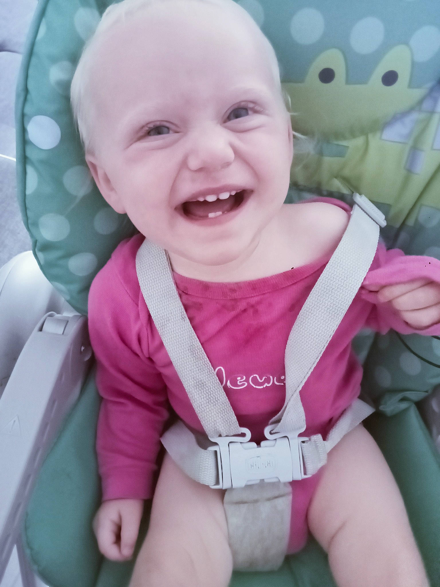 Késsïa a rejoint le concours — aidez-le/la à gagner de superbes lots ! baby, baby_toddler_clothing, cheek, child, comfort, cool, facial_expression, finger, fun, happy, human_body, joy, mouth, person, pink, product, skin, sleeve, smile, thumb