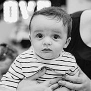 Cihan a rejoint le concours — aidez-le/la à gagner de superbes lots ! adult_hands, baby, black_and_white, blurred_background, child, closeup, curious, cute, expression, eyes, face, gaze, hands, indoor, infant, love_sign, monochrome, person, portrait, striped_shirt