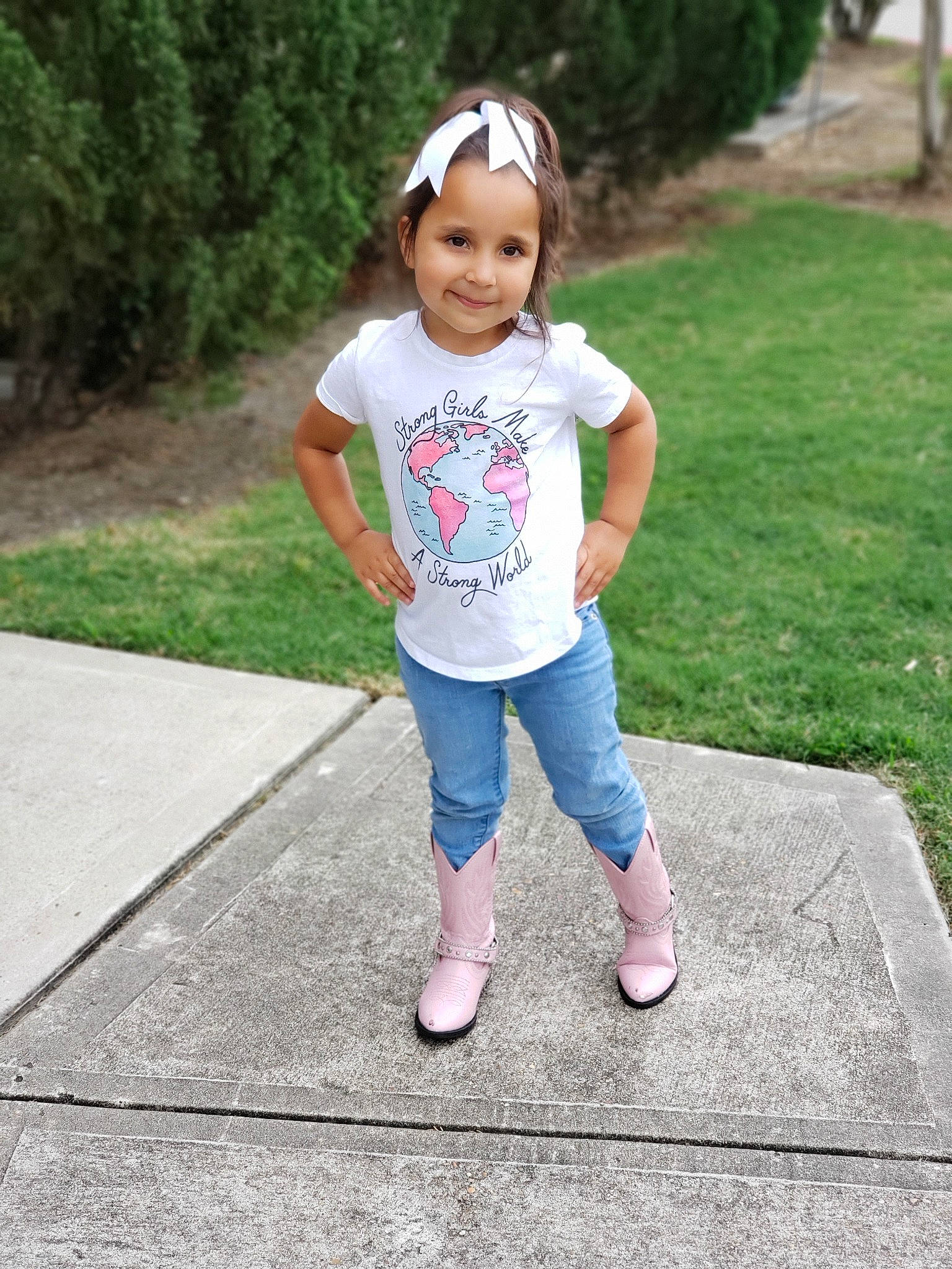 Isabela is registered to the contest to win money with this photo: child, denim, fun, grass, jeans, joy, person, pink, play, smile, t_shirt, toddler, walking