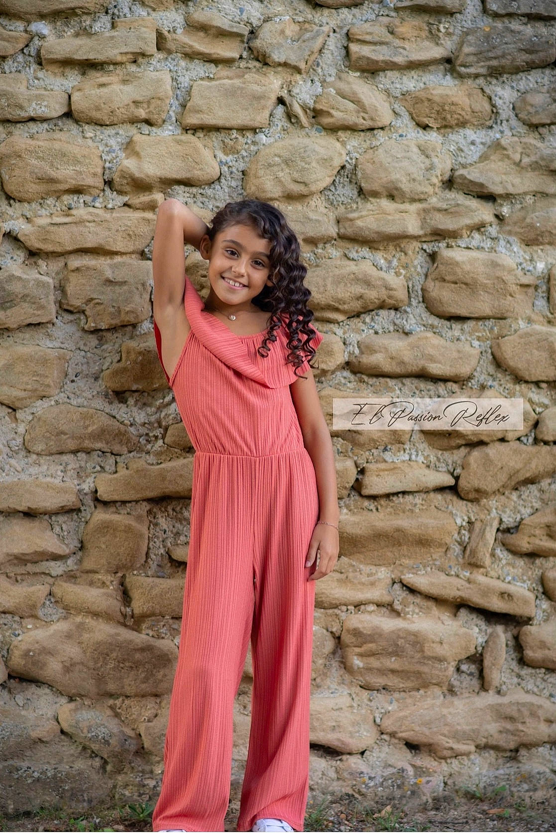 Kim a rejoint le concours — aidez-le/la à gagner de superbes lots ! abdomen, brick, brickwork, fashion_design, fashion_model, flash_photography, formal_wear, happy, joy, long_hair, magenta, pattern, peach, people_in_nature, person, pink, portrait_photography, sleeve, smile, temple