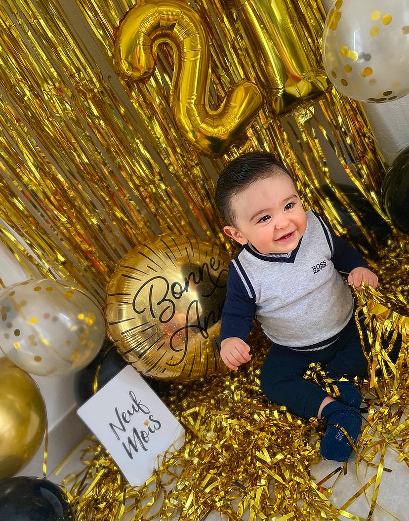 Milo participe au concours pour gagner de l'argent avec cette photo : baby, baby_toddler_clothing, child, event, eye, fun, grass, handwriting, happy, jeans, joy, leisure, light, people_in_nature, person, product, smile, t_shirt, toddler, tree