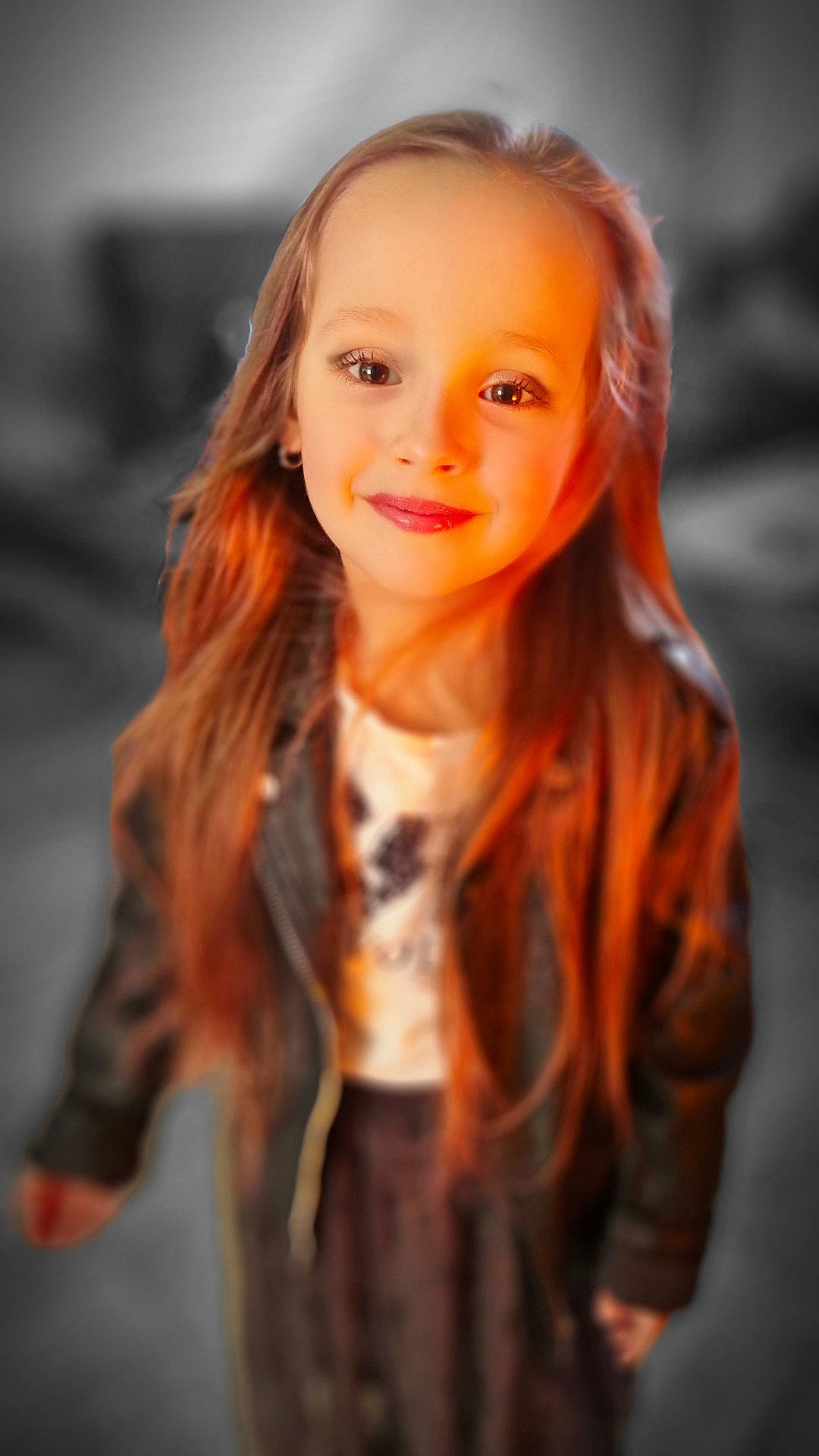 Kessy a rejoint le concours — aidez-le/la à gagner de superbes lots ! bodypart, child, clothing, coat, cosmetics, face, female, finger, girl, hand, happy, head, jacket, lipstick, longsleeve, person, photography, portrait, sleeve, smile