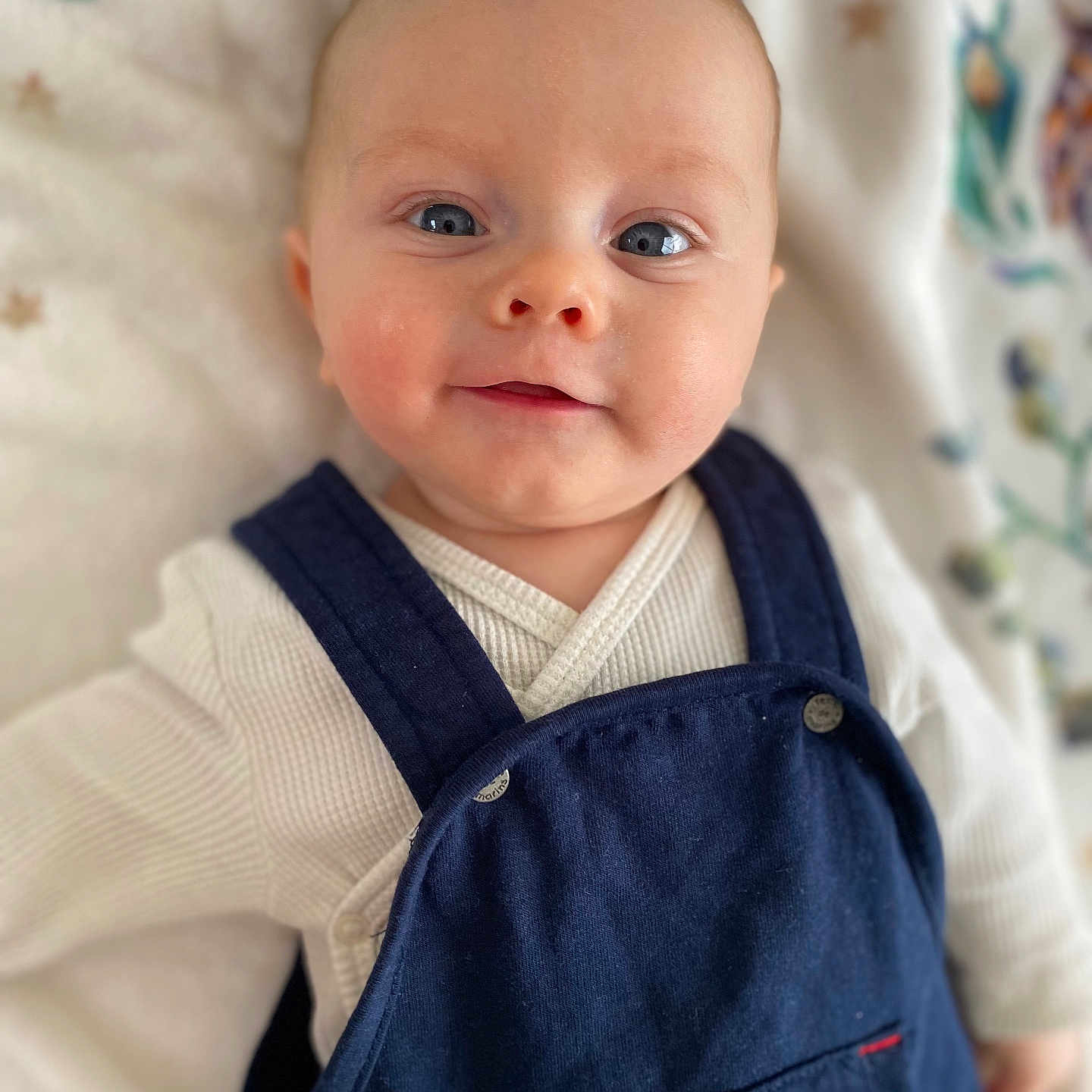 Arthur a rejoint le concours — aidez-le/la à gagner de superbes lots ! accessories, baby, clothing, coat, dress, face, happy, head, jacket, jeans, longsleeve, newborn, pants, person, photography, portrait, shirt, sleeve, smile, vest