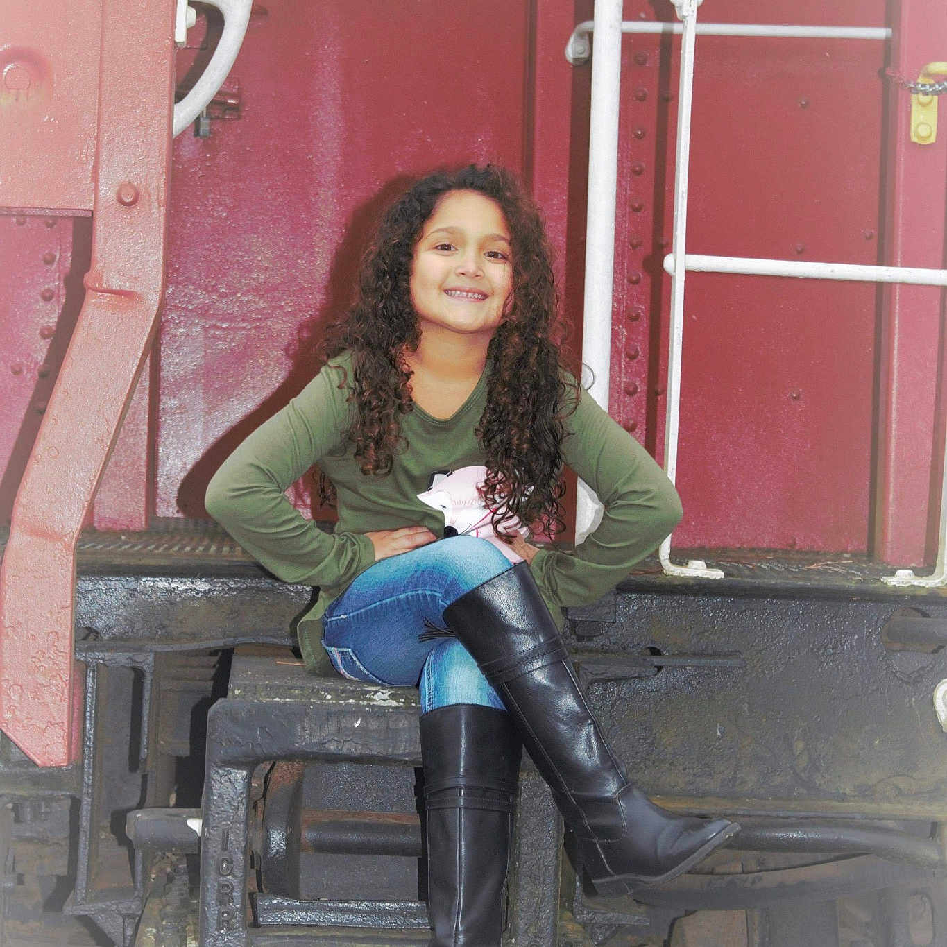 Zayleigh joined the competition — help win amazing prizes! beauty, cool, fun, girl, joy, lady, leg, long_hair, person, photo_shoot, photography, product, sitting, smile, snapshot, thigh