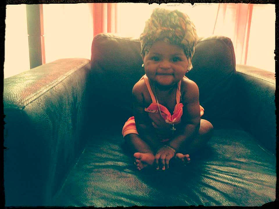 Kenaya participe au concours pour gagner de l'argent avec cette photo : baby, child, eye, face, facial_expression, fun, happy, head, leisure, nose, person, photography, play, recreation, skin, smile, snapshot, summer, toddler, vacation