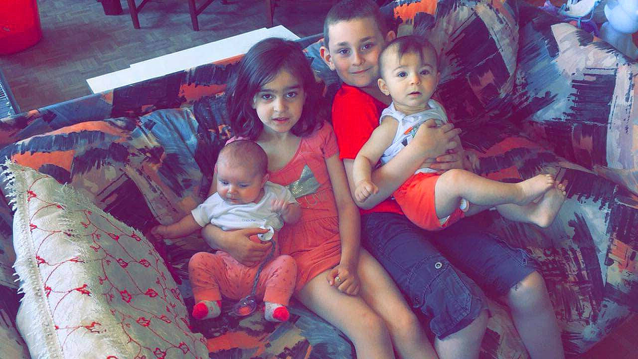 Syrielle participe au concours pour gagner de l'argent avec cette photo : adaptation, child, family, fun, joy, people, person, sibling, smile, vacation