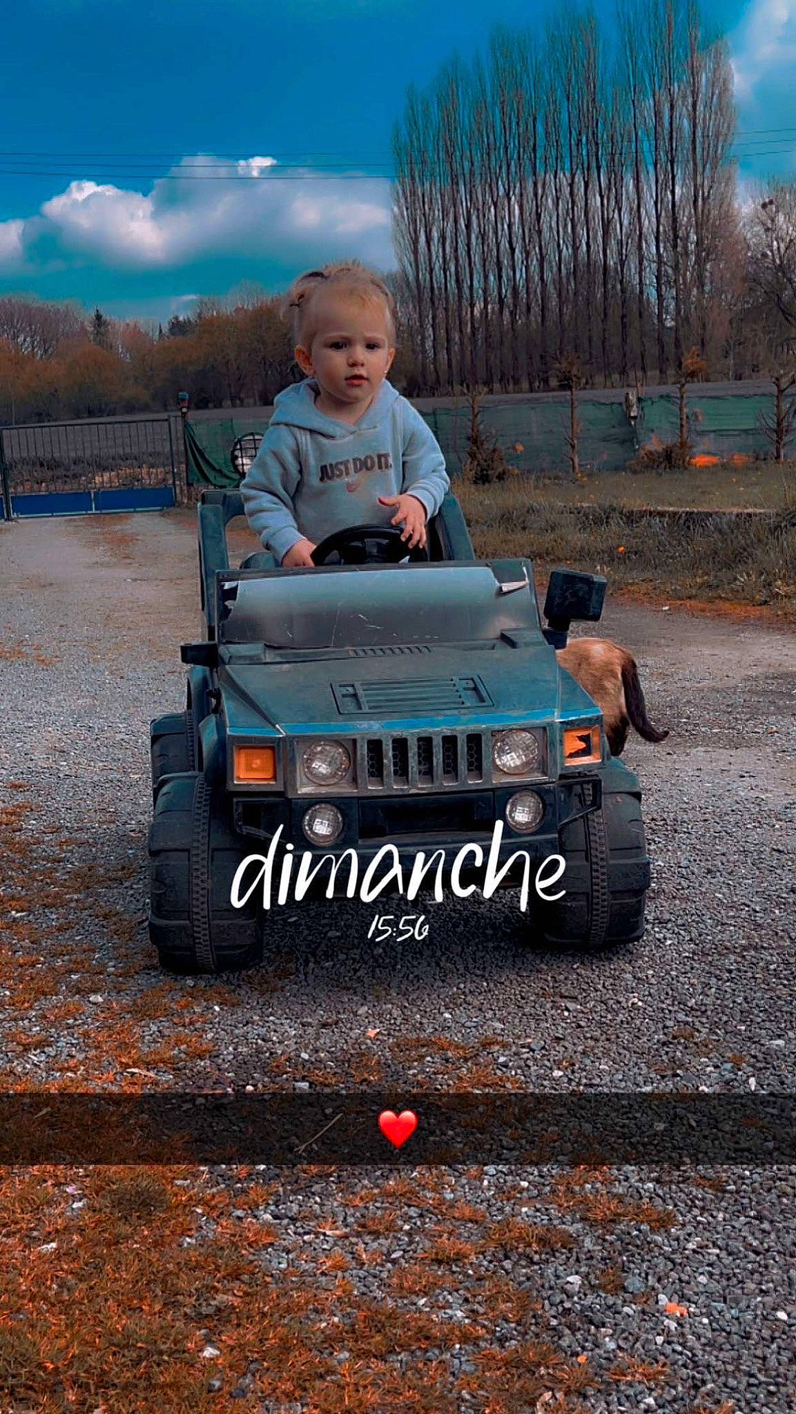 Shannah a rejoint le concours — aidez-le/la à gagner de superbes lots ! all_terrain_vehicle, asphalt, automotive_design, automotive_exterior, automotive_tire, automotive_wheel_system, bumper, car, cloud, hood, mode_of_transport, motor_vehicle, person, sky, tire, toddler, travel, tread, vehicle, vehicle_registration_plate