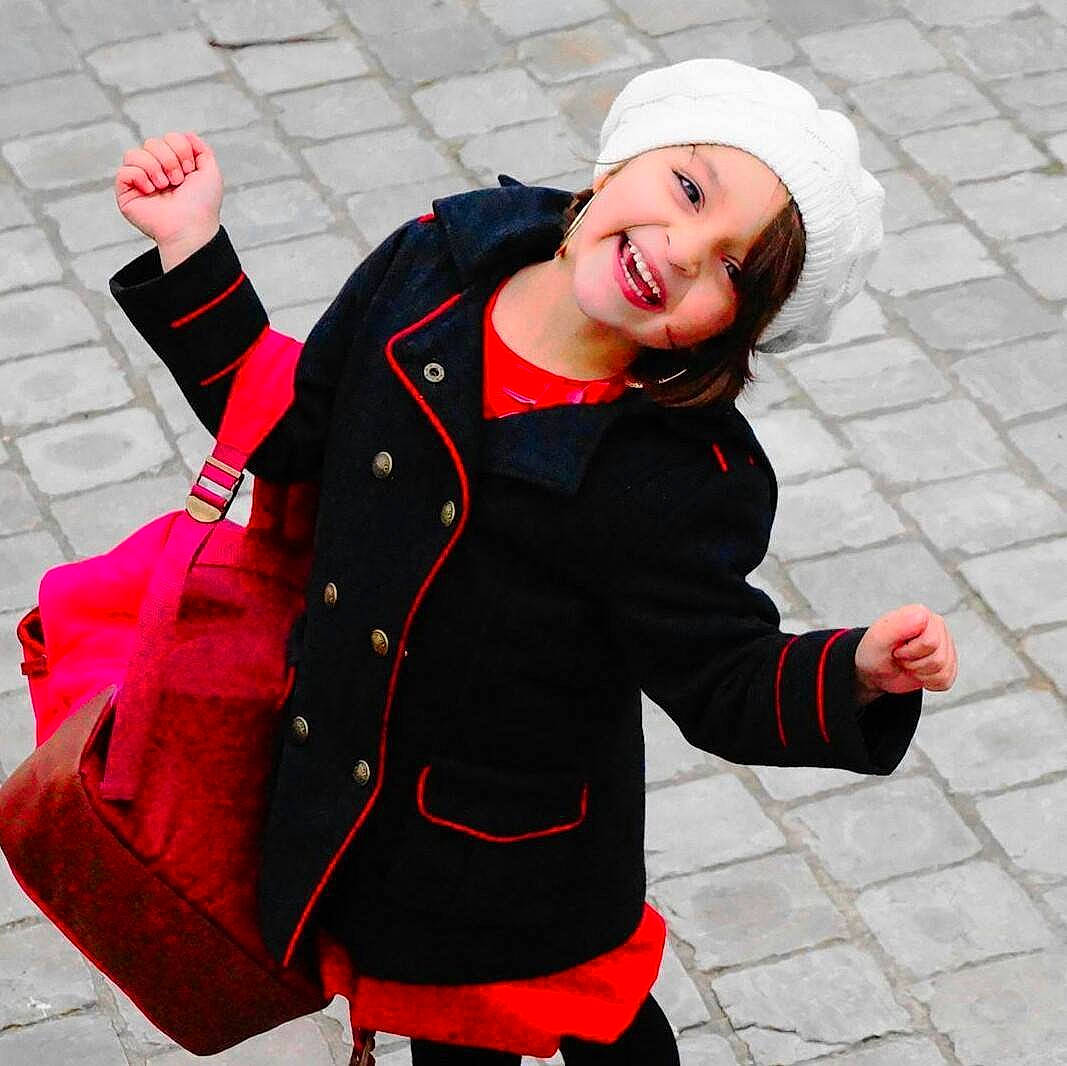 Safiya a rejoint le concours — aidez-le/la à gagner de superbes lots ! clothing, costume, fun, girl, headgear, jacket, joy, outerwear, person, pink, red, smile, textile