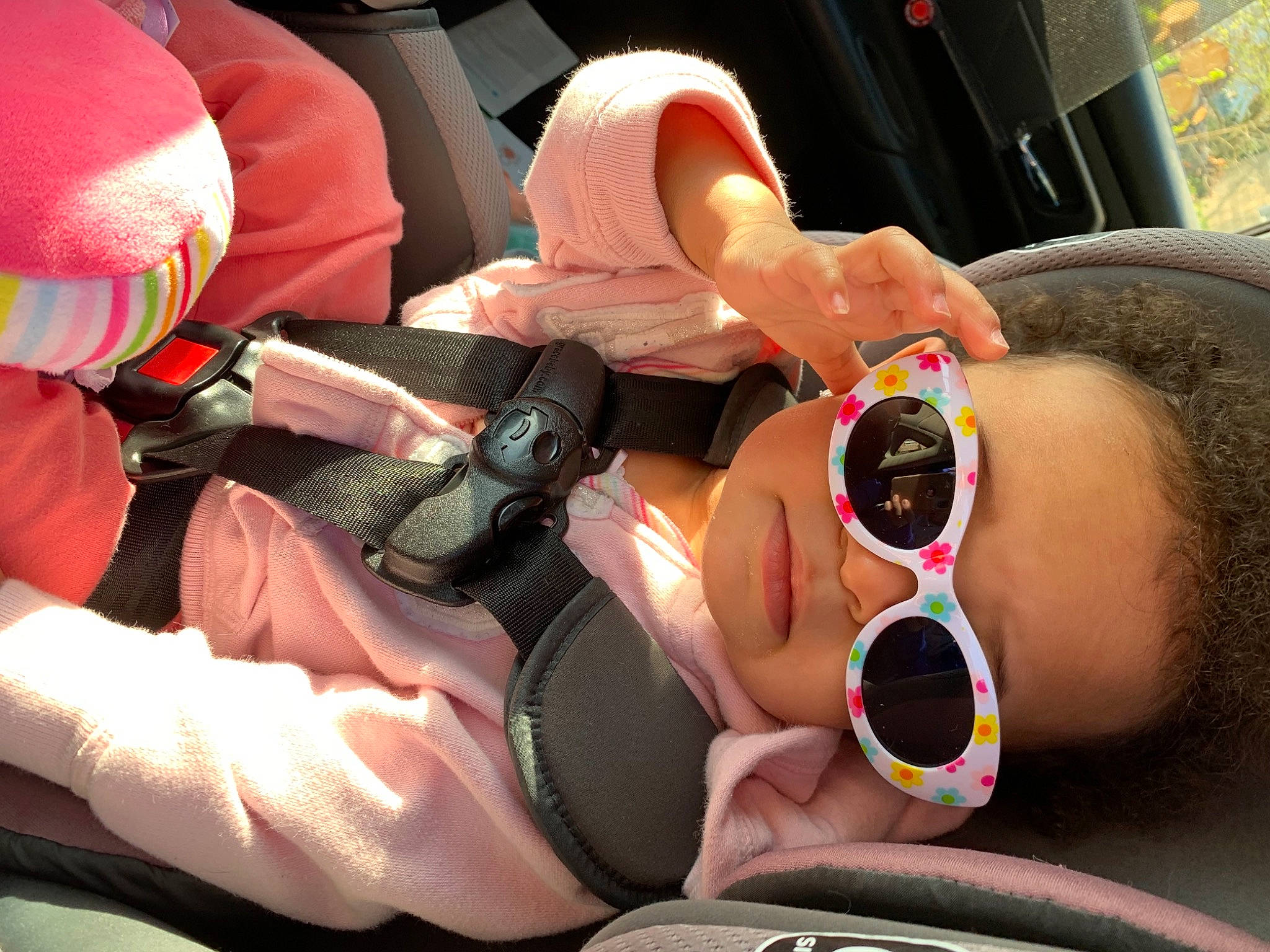 Mahloni is registered to the contest to win money with this photo: audio_equipment, auto_part, automotive_design, car_seat, comfort, eyelash, eyewear, finger, glasses, goggles, hand, hearing, mammal, mouth, nail, person, product, service, sunglasses, vertebrate