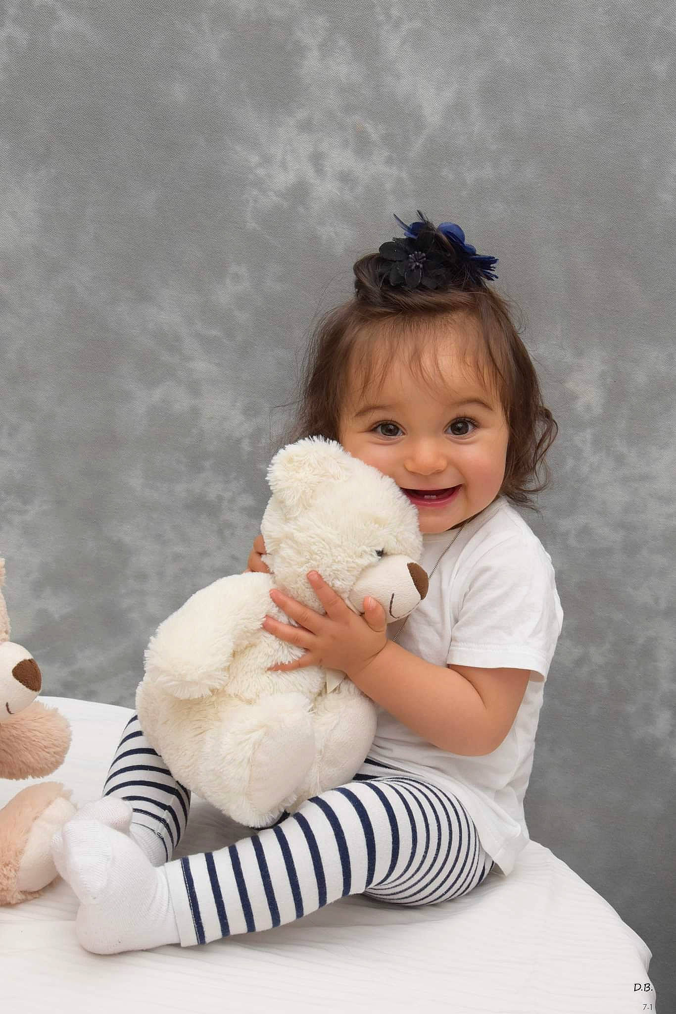 Selena participe au concours pour gagner de l'argent avec cette photo : abdomen, arm, baby, beauty, child, comfort, eye, face, flash_photography, gesture, happy, headpiece, jewellery, person, sitting, skin, smile, stuffed_toy, teddy_bear, toddler