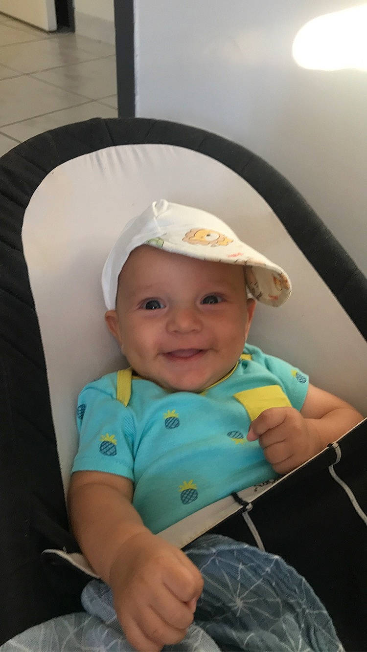 Sasha a rejoint le concours — aidez-le/la à gagner de superbes lots ! baby, baby_products, child, headgear, headwear, joy, person, product, skin, toddler