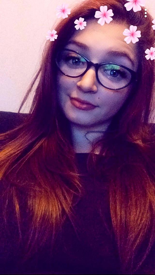 Kimberley participe au concours pour gagner de l'argent avec cette photo : black_hair, brown_hair, cheek, cool, eyebrow, eyewear, forehead, girl, glasses, hair, hair_accessory, hair_coloring, hairstyle, headgear, human_hair_color, lip, long_hair, person, purple, selfie