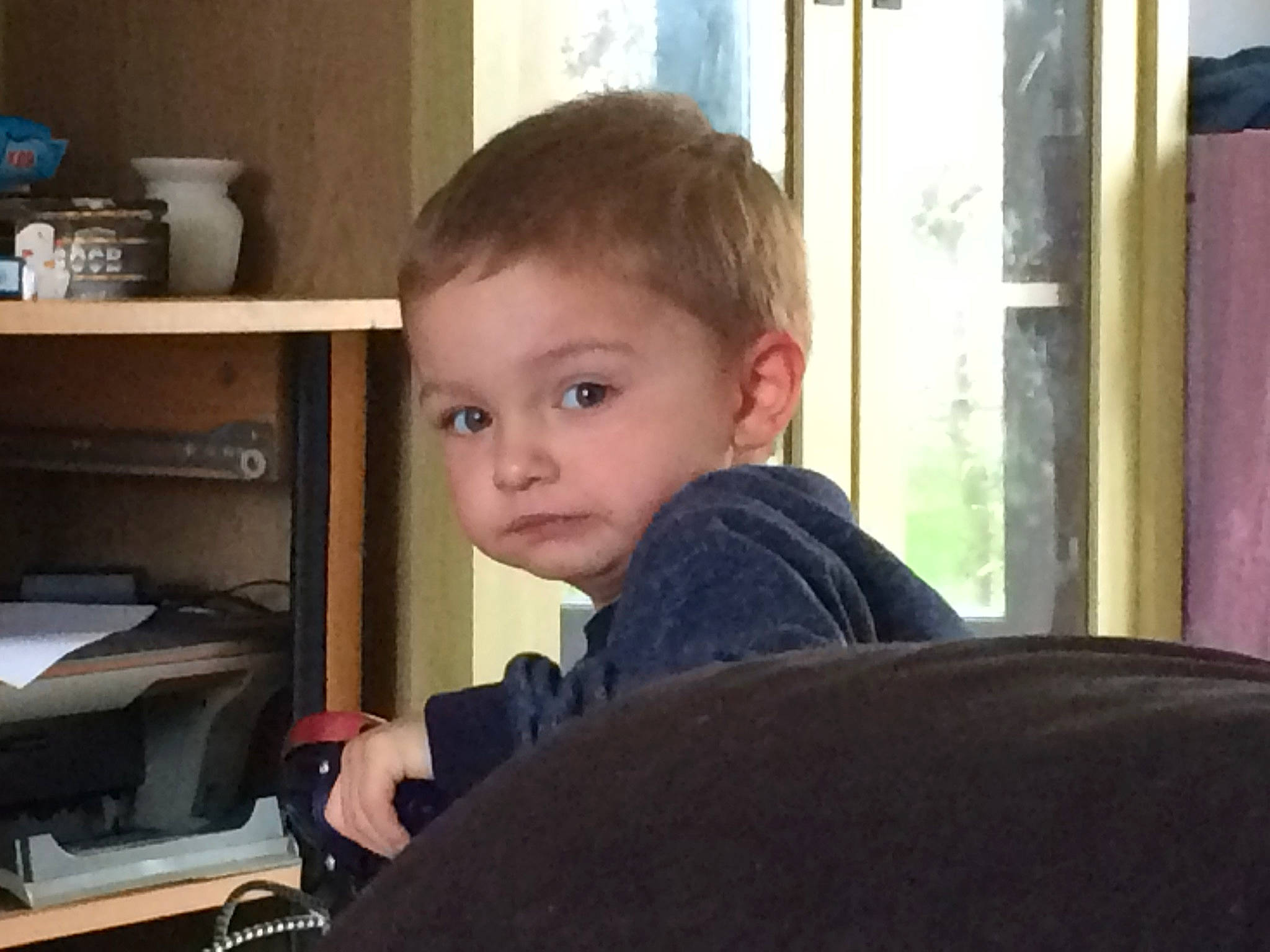 Tyno Durel a rejoint le concours — aidez-le/la à gagner de superbes lots ! arm, chair, cheek, child, ear, face, forehead, furniture, hair, hairstyle, head, person, sitting, smile, toddler