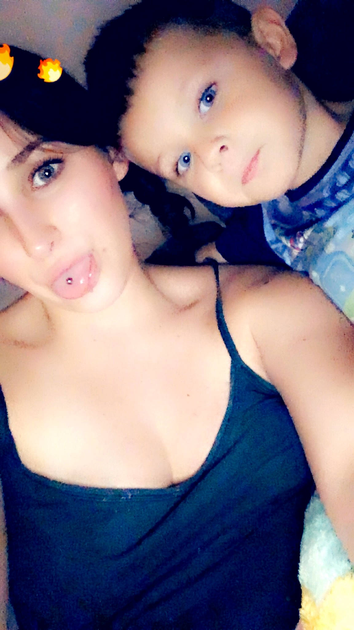 Enzo participe au concours pour gagner de l'argent avec cette photo : abdomen, black_hair, brown_hair, cheek, chest, eye, face, girl, gravure_idol, human_hair_color, japanese_idol, joint, long_hair, mouth, nose, person, selfie, skin, trunk