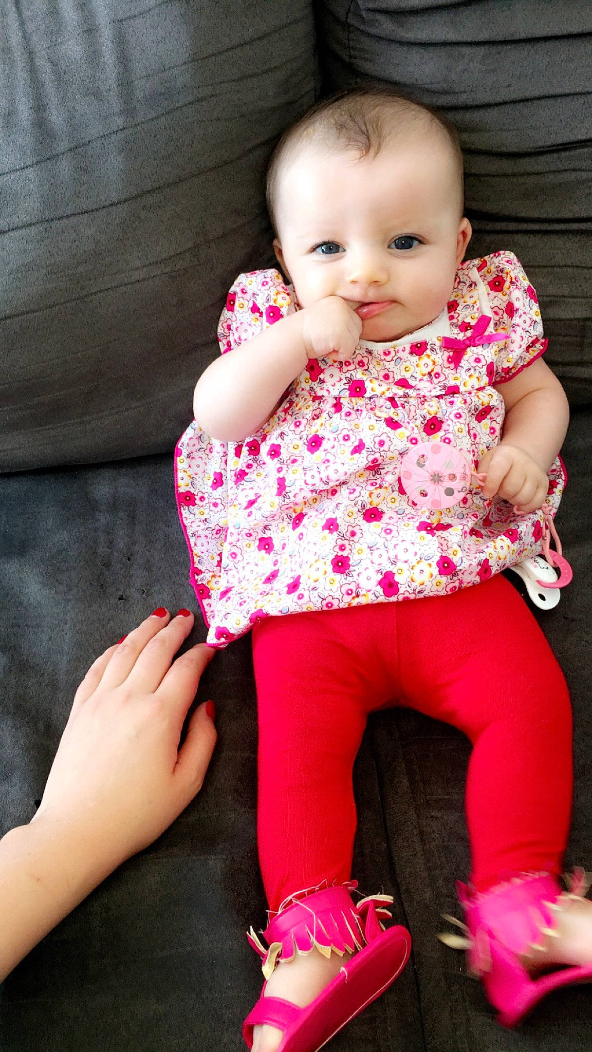 Alina a rejoint le concours — aidez-le/la à gagner de superbes lots ! child, fun, girl, happiness, infant, leg, magenta, person, pink, product, red, sitting, skin, smile, standing, textile, toddler