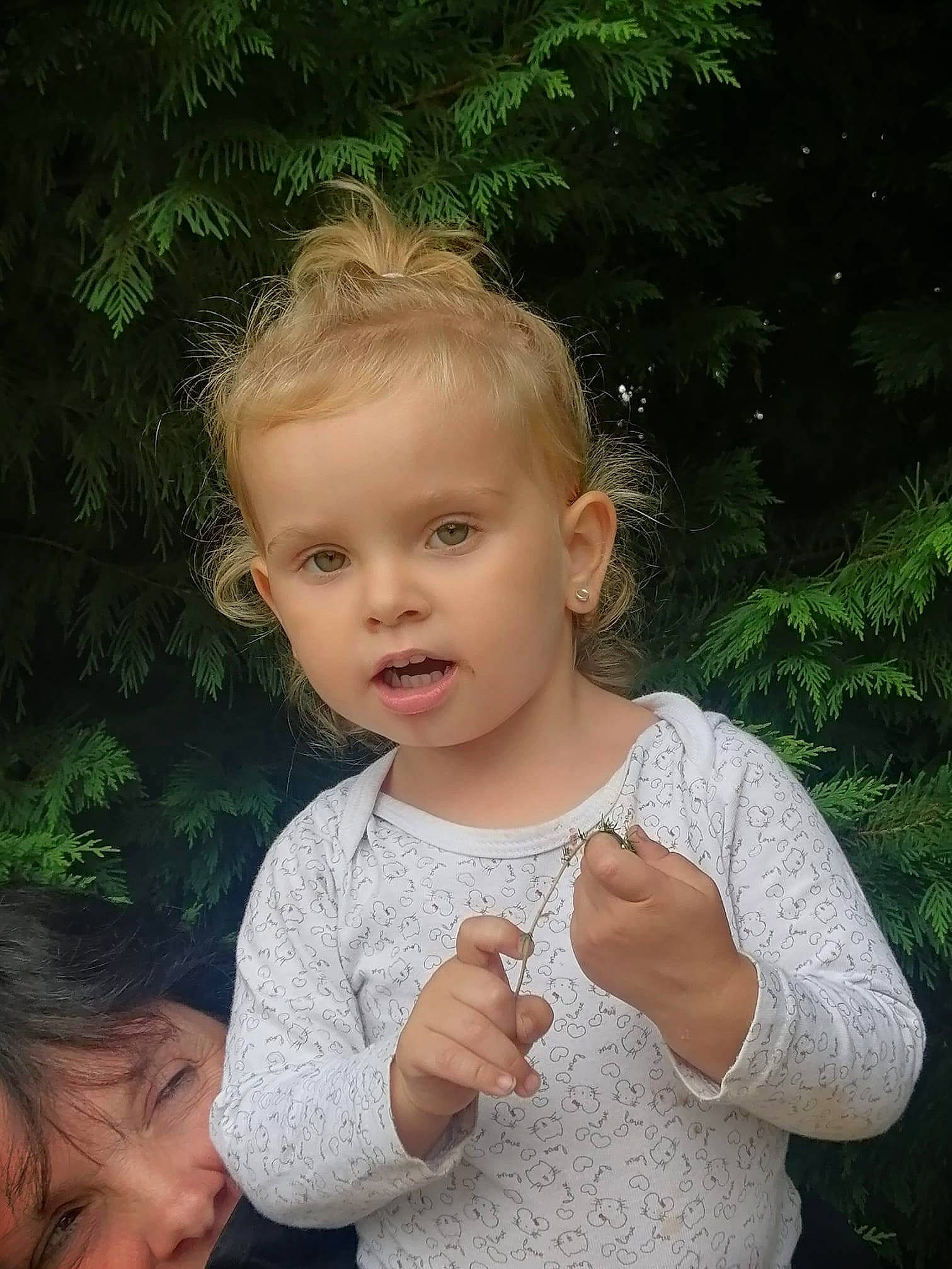 Nayana participe au concours pour gagner de l'argent avec cette photo : baby, cheek, child, ear, eye, face, finger, gesture, hair, happy, head, lip, nose, person, skin, smile, toddler