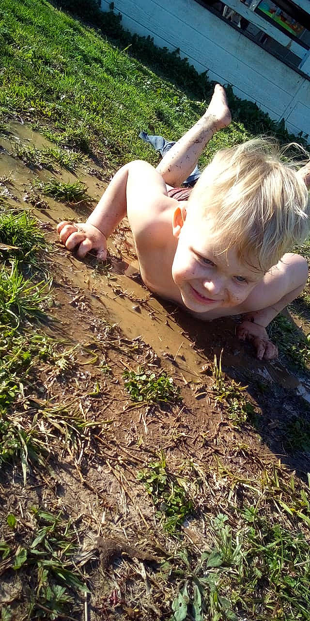 Parker is registered to the contest to win money with this photo: beauty, blond, fawn, grass, people_in_nature, person, plant, soil