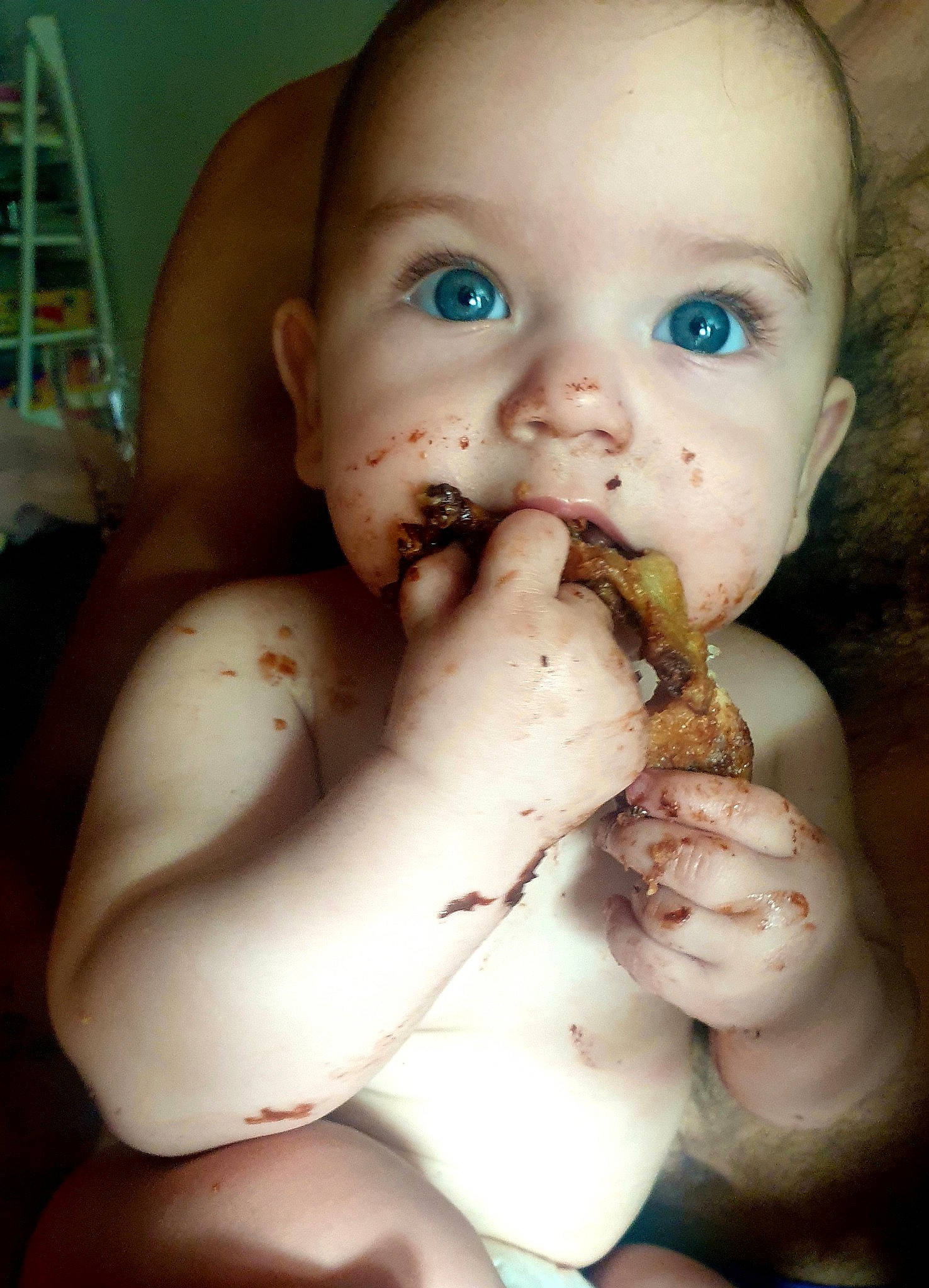 Mathys a rejoint le concours — aidez-le/la à gagner de superbes lots ! baby, cheek, chest, eyelash, finger, gesture, hand, human_body, iris, jaw, lip, mouth, nail, neck, no_expression, nose, person, skin, thumb, toddler