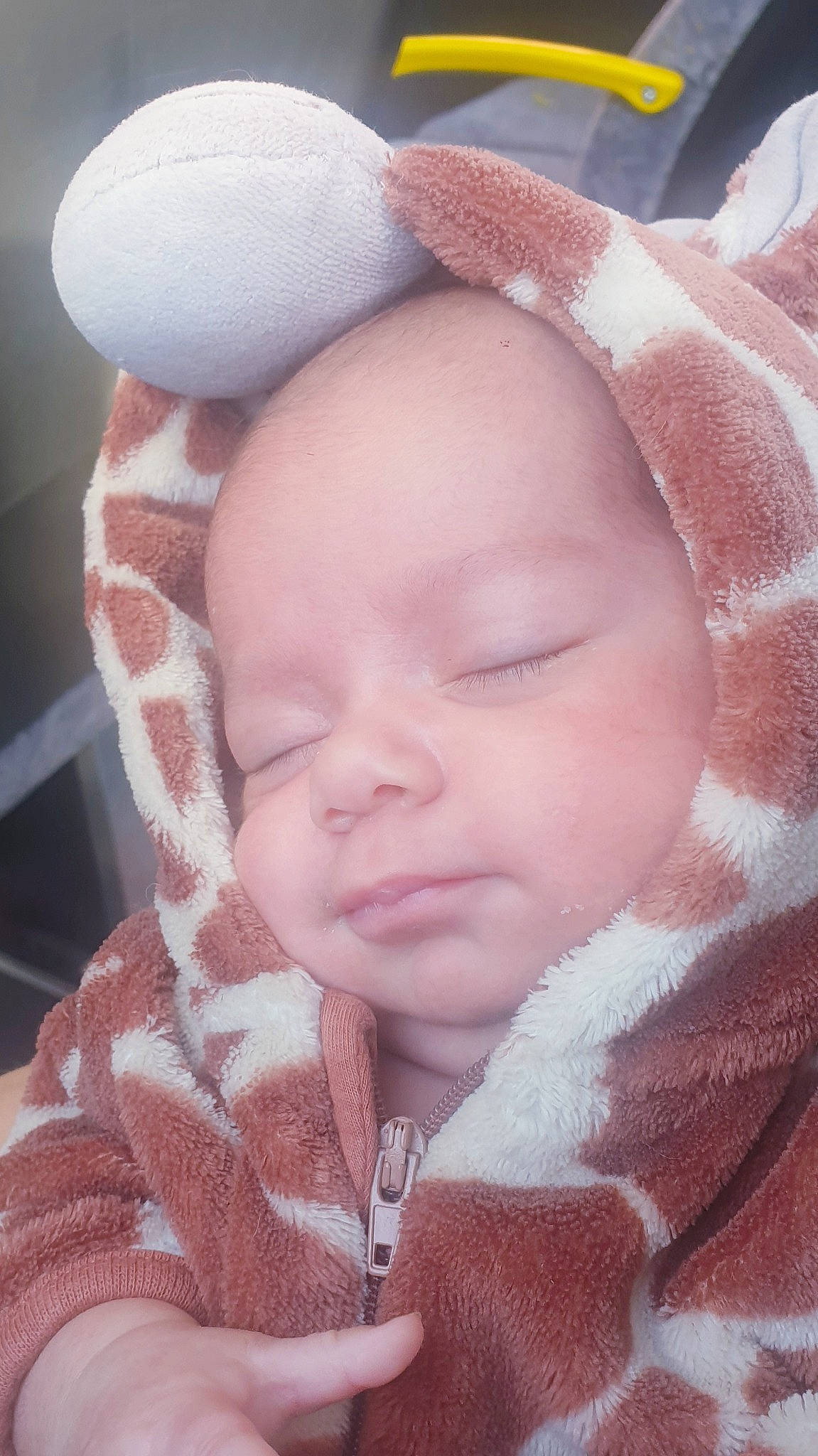 Léna participe au concours pour gagner de l'argent avec cette photo : baby, baby_toddler_clothing, cap, cheek, child, comfort, eyelash, finger, linens, lip, mouth, nose, pattern, person, pink, product, skin, sleeve, textile, thumb