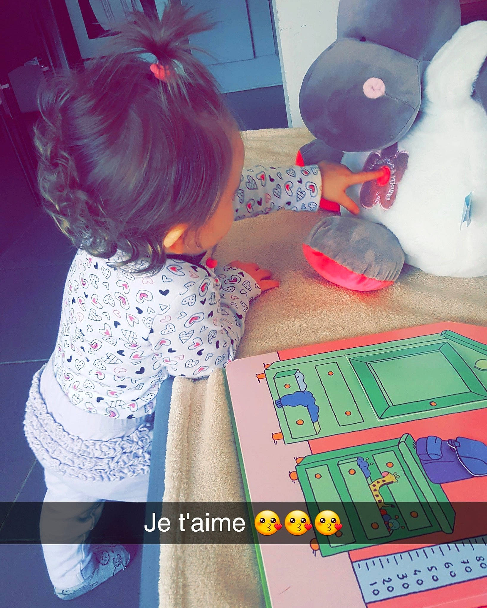 Elenna a rejoint le concours — aidez-le/la à gagner de superbes lots ! art, child, drawing, illustration, pattern, person, play, t_shirt, textile, toddler