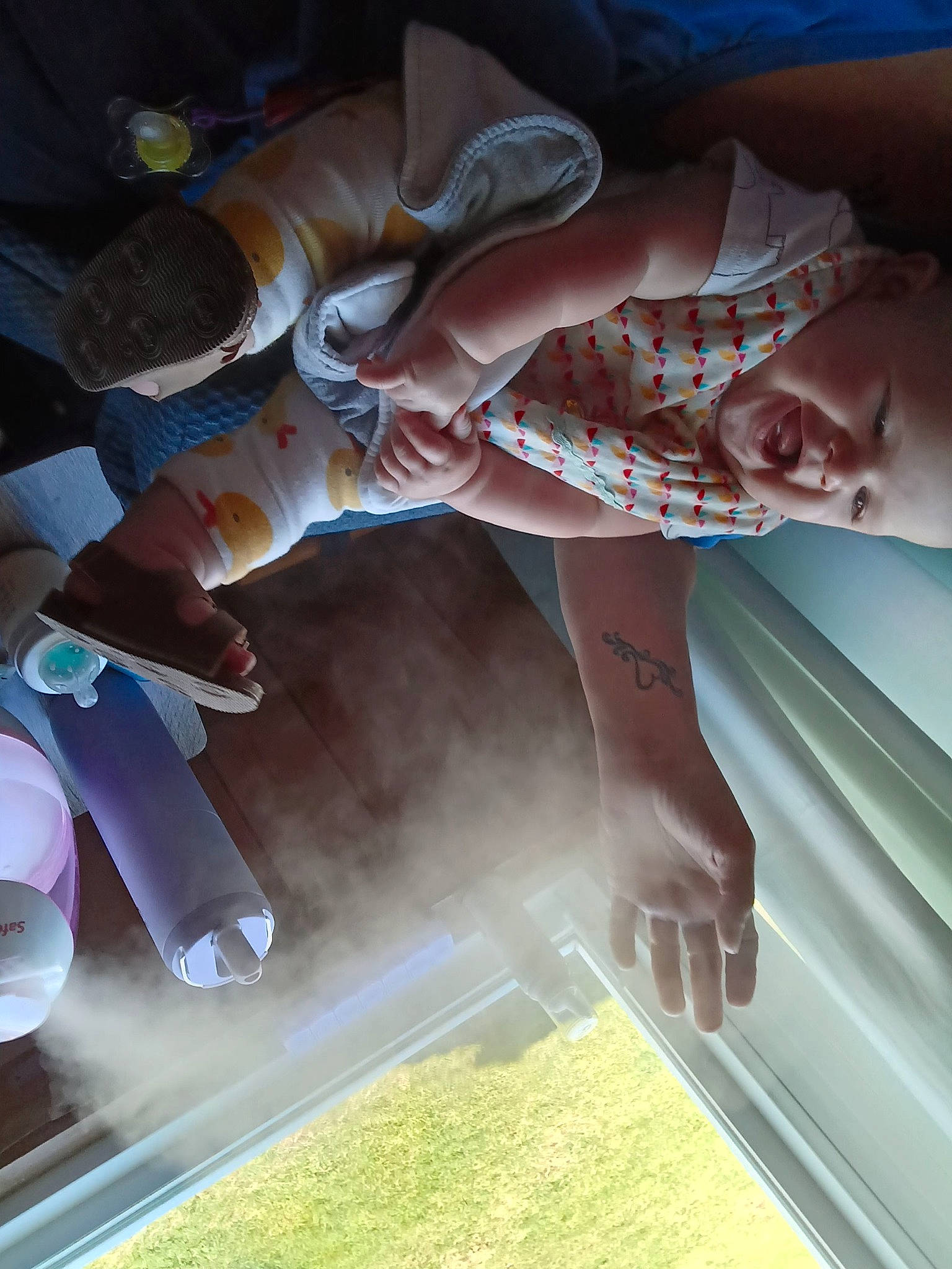 Daphne is registered to the contest to win money with this photo: child, comfort, elbow, finger, flesh, fun, gesture, glass, headwear, human_leg, leisure, nail, person, room, thumb, window, wood, wrist