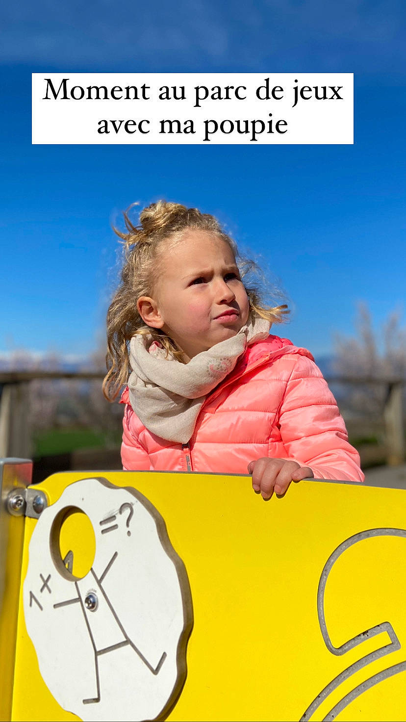 Aélia participe au concours pour gagner de l'argent avec cette photo : baby, baby_toddler_clothing, child, fun, grass, happy, jacket, leisure, outerwear, people_in_nature, person, personal_protective_equipment, play, playground, playing_with_kids, product, recreation, sky, toddler, travel