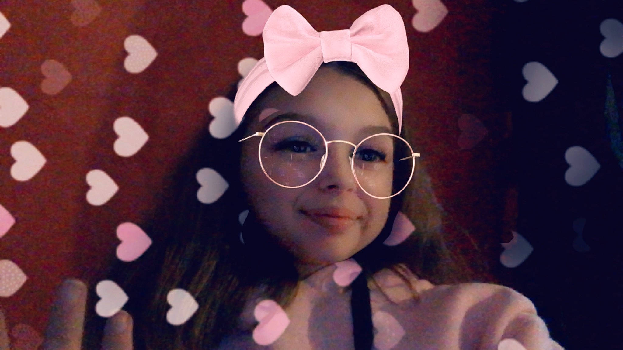 Jessica participe au concours pour gagner de l'argent avec cette photo : child, cool, costume_accessory, ear, eye, eyewear, fashion_accessory, glasses, head, headgear, lip, nose, person, photography, pink, smile, sunglasses, vision_care