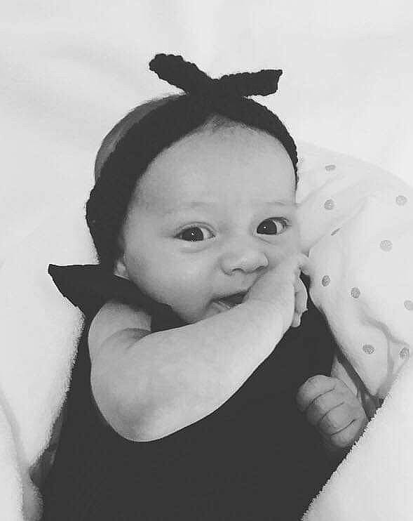 Léna a rejoint le concours — aidez-le/la à gagner de superbes lots ! black, black_and_white, cheek, child, ear, eye, face, forehead, head, infant, monochrome, monochrome_photography, mouth, neck, nose, organ, person, photograph, photography, smile