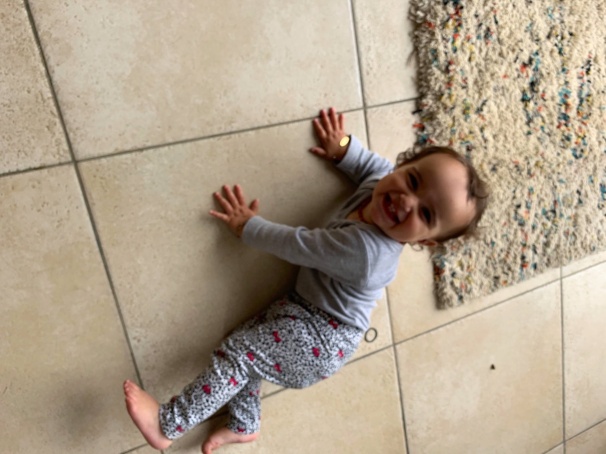 Kiara participe au concours pour gagner de l'argent avec cette photo : baby, baby_toddler_clothing, child, concrete, floor, flooring, foot, fun, happy, human_leg, joint, joy, leisure, line, person, shadow, shorts, sitting, smile, t_shirt