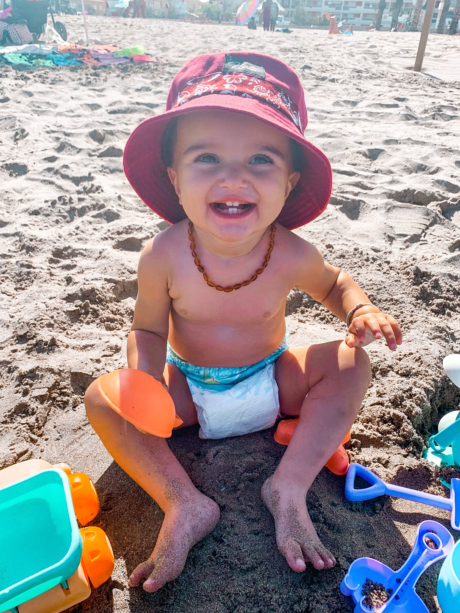 Kiara participe au concours pour gagner de l'argent avec cette photo : beach, beauty, blue, fun, happy, hat, headwear, joy, leg, leisure, natural_environment, people_on_beach, person, pink, recreation, shorts, smile, summer, sun_hat, swimwear