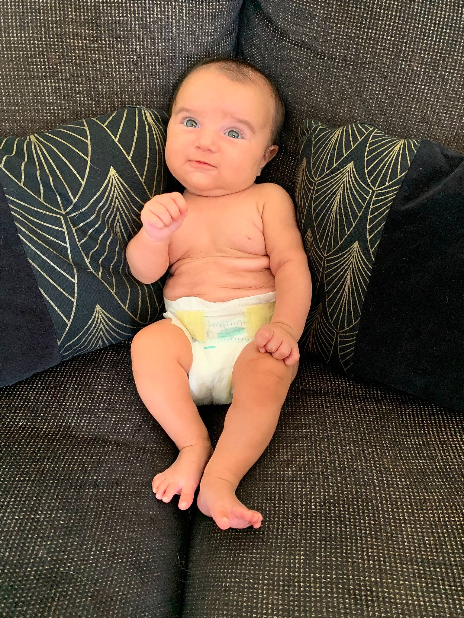 Kiara participe au concours pour gagner de l'argent avec cette photo : arm, baby, cheek, child, face, head, leg, person, sitting, skin, toddler