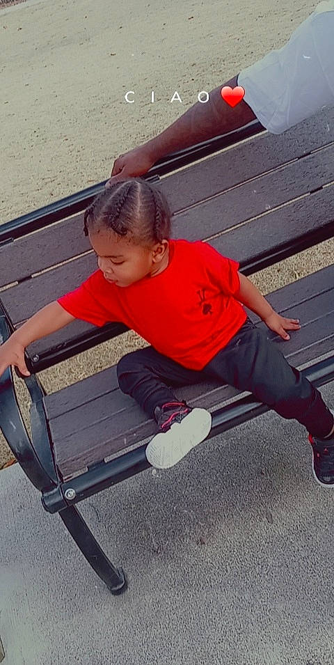 Kingsten is registered to the contest to win money with this photo: automotive_design, automotive_exterior, bumper, comfort, fun, human_body, human_leg, joint, knee, leg, leisure, motor_vehicle, person, shorts, sitting, sneakers, sportswear, t_shirt, thigh, tire