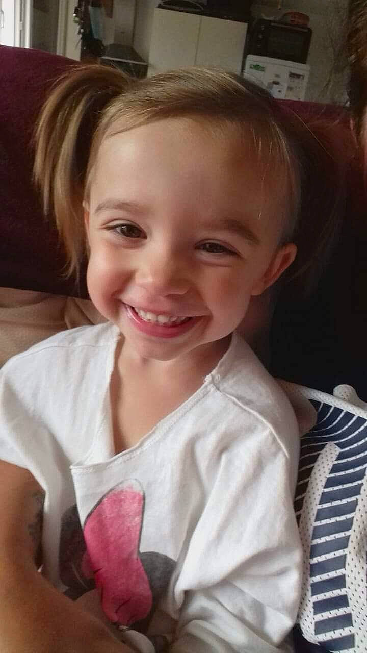 Abigaëlle participe au concours pour gagner de l'argent avec cette photo : cheek, chin, dress, ear, eye, eyebrow, eyelash, fun, hair, hairstyle, happy, head, iris, joy, lip, neck, nose, person, shoulder, skin